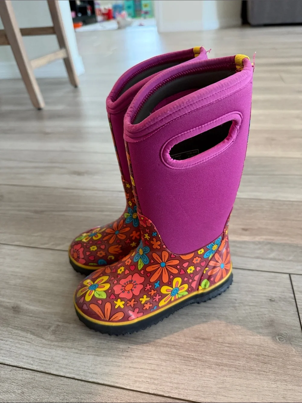 Bogs Girls' Classic Crazy Daisy Waterproof Boots size 12